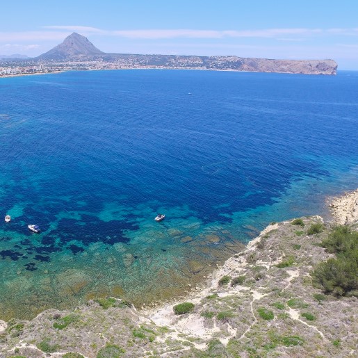 Navegar entre Xàbia y Moraira