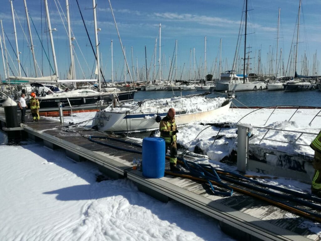 Espuma. Incendio Marina Valencia