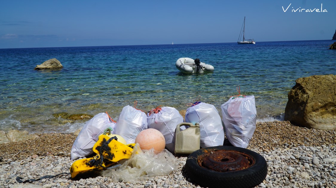 Cala Sardina Ibiza basura plásticos